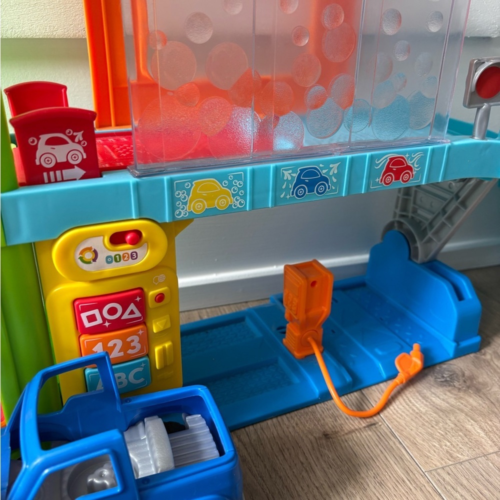 Fisher-Price Little People Car Wash Garage Lights Sounds + 3 Vehicles - Picture 7 of 7